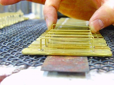 オーストラリアからの、特注・オーダーメイド、オリジナルブランドネーム入りメタルプレート金具の製作 メタルハウス金具