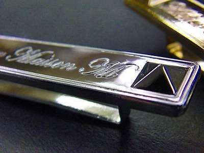 オーストラリアからの、特注・オーダーメイド、オリジナルブランドネーム入りメタルプレート金具の製作　メタルハウス金具