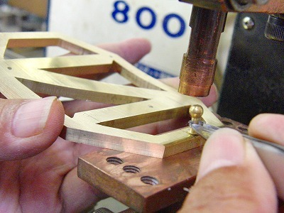オリジナル・特注のバックル金具製作とベルト革の縫製 メタルハウス金具製造販売　オリジナル特注オーダーメイド金具