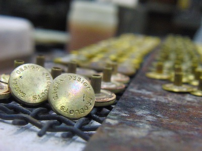​​​​​​​オリジナル・特注のネームホック、カシメ、スタッズ金具のオーダーメイド メタルハウス金具
