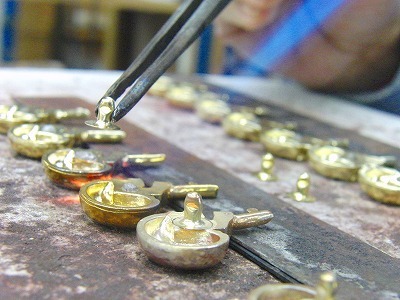 ロストワックス、真鍮製お客さまオリジナル・特注のスケルトンカシメ金具のオーダーメイド製作 アクセサリー　メタル　金属　メタルハウス　金具