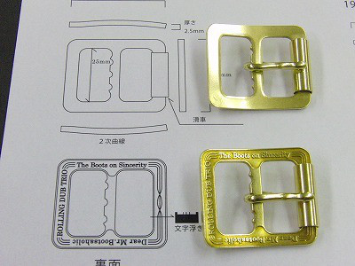 ”オリジナルブランドロゴ入り特注バックル”と”オーダーメイドのベルト革”を合わせての製作　メタルハウス　オリジナルアクセサリー　バックルオリジナル　金具