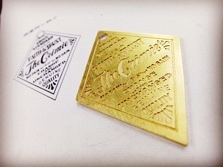  アーティストのイベントやライブ用のグッズ。展示会やショールーム、店舗オープン用のギフト。創業記念日や卒業記念、ブランド立ち上げの際のポップアップ用グッズなどオリジナルのモノ作りを提案しています。