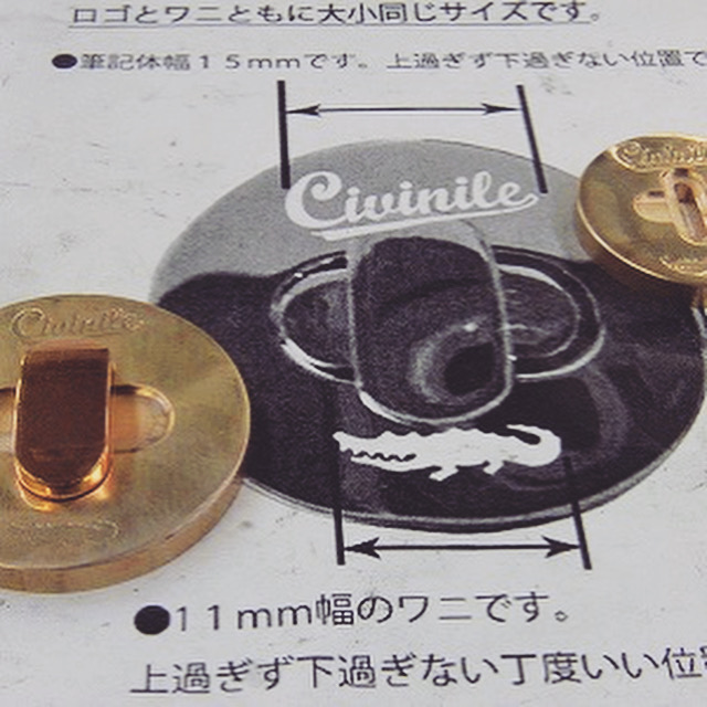 ひねり式のデザインに仕上げる為に、メッキ加工後には別途ひねりの形をした金具を取り付ける必要があります。