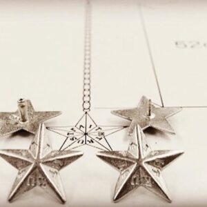 ブランドオリジナルのカシメやホック、ボタン、ロゴ入り、アクセサリー金具。オリジナルのカシメやホック、メタルチャーム、キーホルダー、アクセサリータグ、スライダー、引き手などをオーダーメイドでカスタムメイドする事もできます。