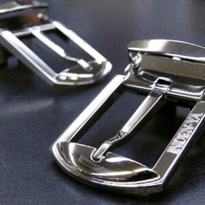 ロゴ、社名、名入れ、デザイン、使用用途は全てオーダーメイド。オリジナルバックル。 メタルハウスでは、さまざまお客様から、さまざまな用途に向けて、完全オーダーメイドのバックルを作ります。