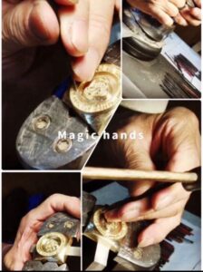 メタルハウスでは、お客様オリジナルブランドや、首輪、バッグ、小物、また洋服、記念品、プレゼントなど、アクセサリーパーツ、ダブルリング、キーホルダーの取り付けを始め、お客様のデザインやご希望に合わせた、オーダーメイドのモノ作りを提供しています。