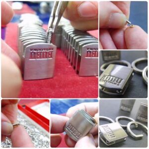 オリジナルデザインの金属小物やキーホルダー、革小物をお客様のブランドとしてOEMにて製作するお手伝いを致します。イベント、ライブ、ゴルフクラブ、記念品、ギフト、神社やお寺など、様々な方面のお客様に喜ばれています。