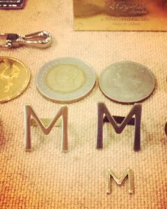 オーダーメイドで靴べらキーホルダーを製作することできます。真鍮製、ロゴやネーム、社名、ゴルフクラブ、イベント名などを自由に刻印。