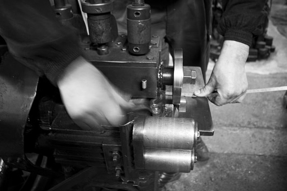 アーティストオリジナルロゴ入り、特注・オーダーメイドのキーホルダー金具 アクセサリー メタルハウス 金属小物 革小物 記念品 ギフト プレゼント ノベルティ