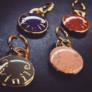 真鍮製などの素材のリクエストから、ブランドロゴ、ロットなどを考慮して、鋳物、プレス、削り出しなど、、お客様のイメージやデザインを形にする、最適な製法にて、オリジナルのバックルを製作