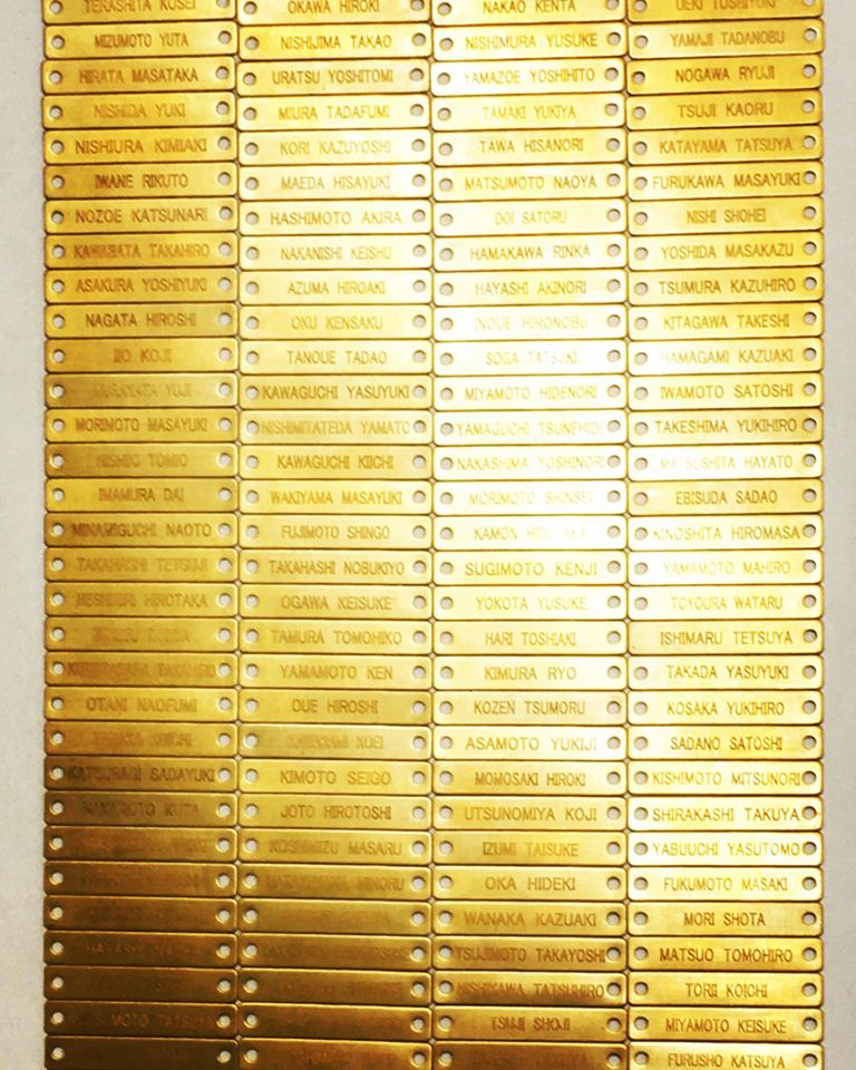  社名、名前、シリアルナンバー、部屋番号、記念日、金属に思い通りのロゴ入れや名入れができます。
