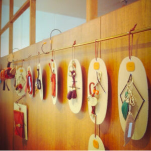 アーティストのイベントやライブ用のグッズ。展示会やショールーム、店舗オープン用のギフト。創業記念日や卒業記念、ブランド立ち上げの際のポップアップ用グッズなどオリジナルのモノ作りを提案しています。