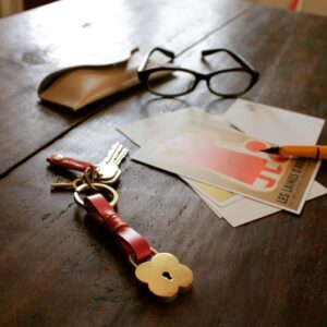 ファッションブランド、栓抜き、ゴルフマーカー、イベントグッズ、コンサートグッズ、アパレル、アクセサリーへのオーダーメイド金具の製作はもちろん、神社仏閣、お寺や神社、イベント、コンサート、ライブ、結婚式、ゴルフクラブ用などに、オリジナルのお土産用チャームやキーホルダー、アクセリーパーツをオーダーメイドで作ります。