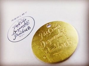 チャーム、メタルタグ、ペンダント、ネックレストップ、アクセサリー、ナンバリング、ネーム金具を特注で作ります。まずは、イニシャルを形取ったオリジナル、アルファベット、名入れアクセサリーのオーダーメイド。