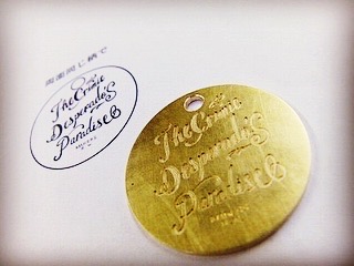 チャーム、メタルタグ、ペンダント、ネックレストップ、アクセサリー、ナンバリング、ネーム金具を特注で作ります。まずは、イニシャルを形取ったオリジナル、アルファベット、名入れアクセサリーのオーダーメイド。