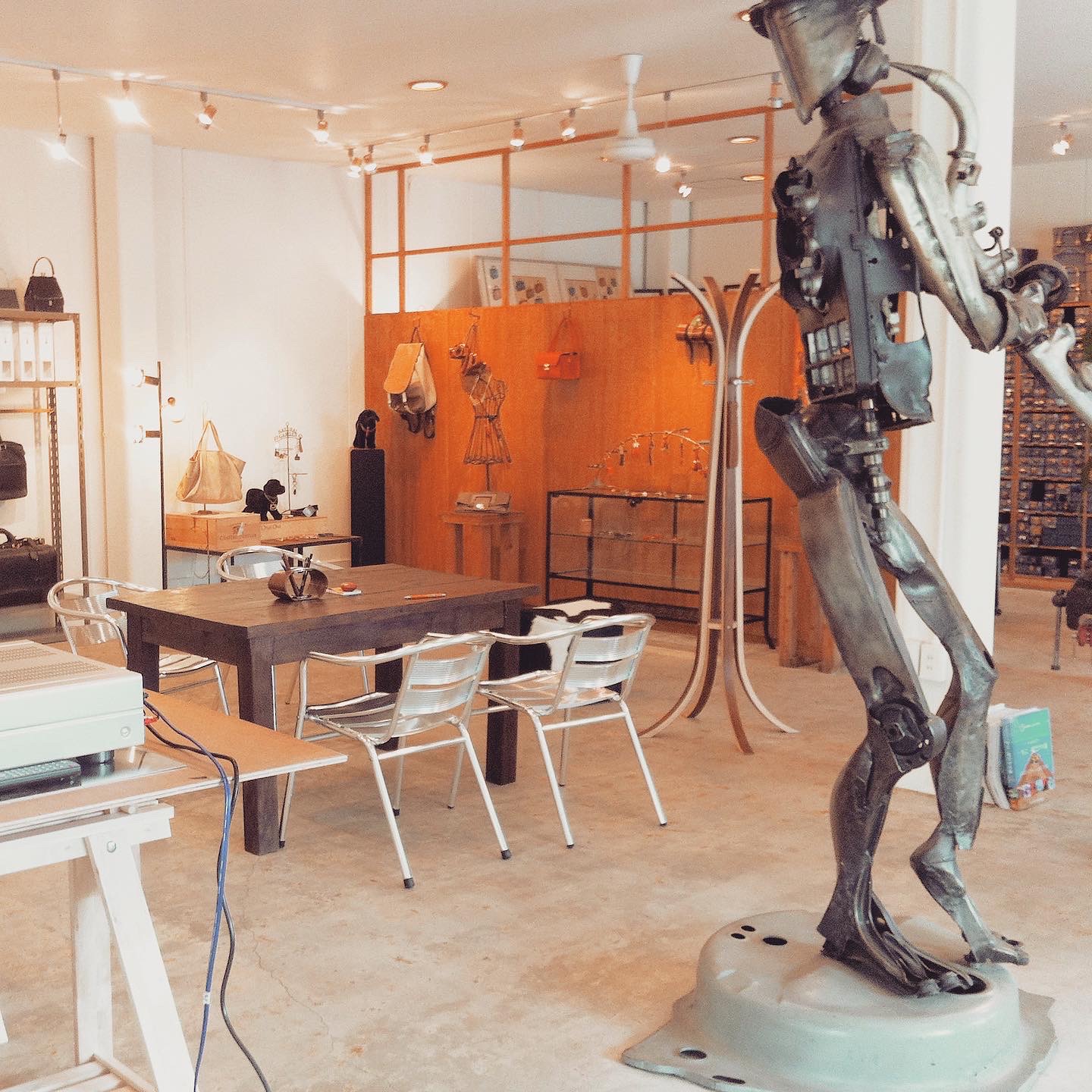  イメージやデザインを形にする、アイデアやインスピレーションを感じられる特別な場所。オーダーメイドにて物作りをお手伝いします。