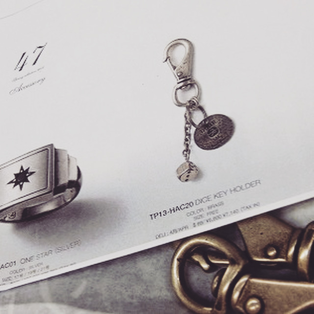 アーティストのイベントやライブ用のグッズ。展示会やショールーム、店舗オープン用のギフト。創業記念日や卒業記念、ブランド立ち上げの際のポップアップ用グッズなどオリジナルのモノ作りを提案しています。