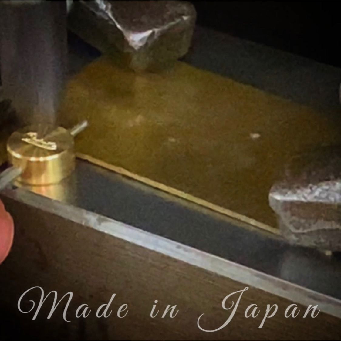 オーダーメイド、オリジナル・特注のロゴ入り、ボタン、カシメ、ホック、スライダー、チャーム金具　アクセサリー　メタルハウス