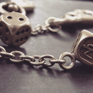 オリジナルブランド、イベント、グッズ、カタログショッピング、学校、社名、ギフト、様々な用途に合わせて、自由なデザインでオリジナル金具やプロダクト、商品をカスタマイズができる技術と歴史、それを使いこなせる職人がいます。