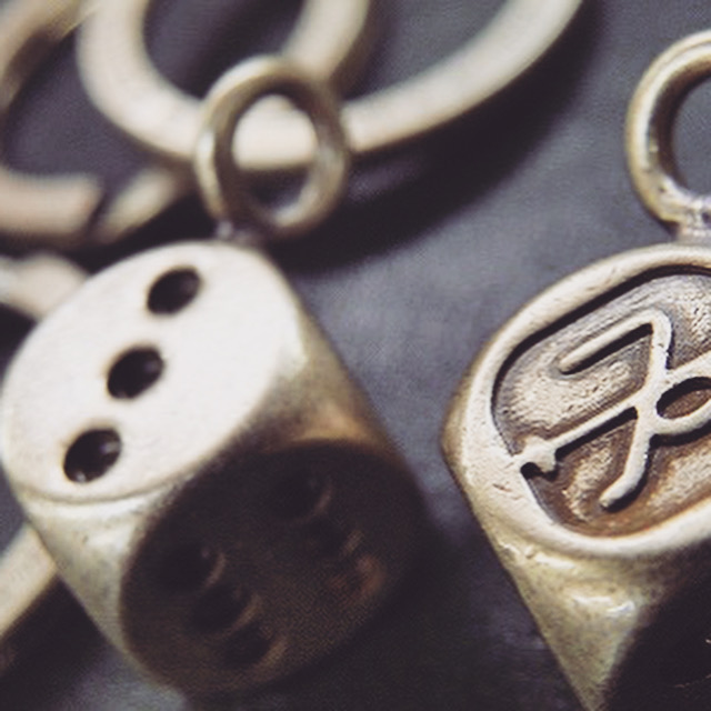 アーティストのイベントやライブ用のグッズ。展示会やショールーム、店舗オープン用のギフト。創業記念日や卒業記念、ブランド立ち上げの際のポップアップ用グッズなどオリジナルのモノ作りを提案しています。