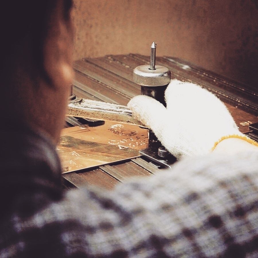  ブランド、記念、宿泊施設、イベント、アーティスト、建築、家具、さまざまな分野のプロフェッショナル達がオーダーメイドでオリジナルの金具を使用していただいています。