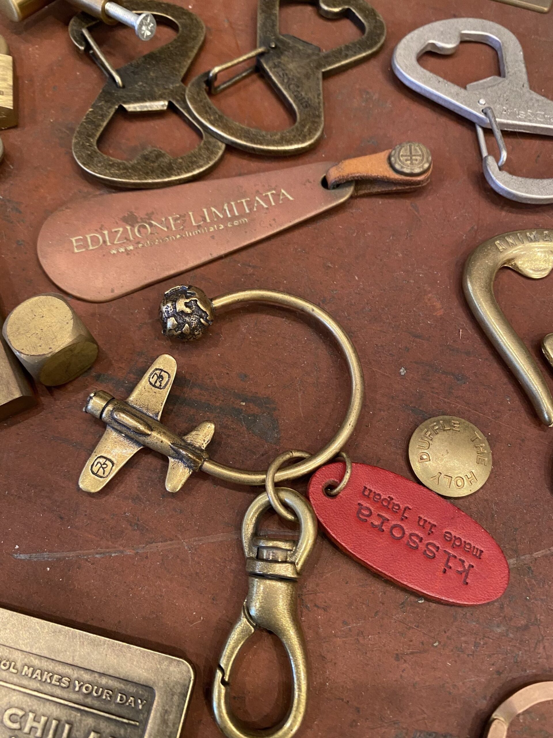 アパレルブランド用オリジナルキーホルダーの特注オーダー 記念品 ノベルティ ギフト 販促品 贈呈品 オーダーメイド 特注