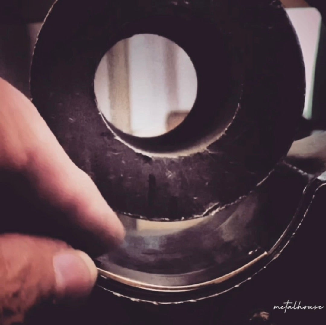  アーティスト、ブランド、車メーカー、家具、ホテル業、さまざまなお客様から、オーダーメイドの金具、金属小物、革小物、金属加工のご相談をいただきます。