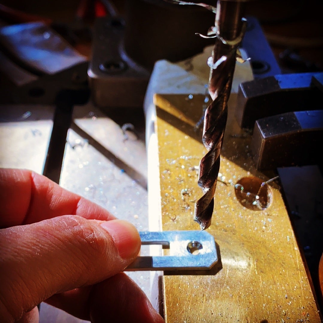  アーティスト、ライブ、芸能人、オリジナルロゴ入り、オーダーメイドの特注キーケース、キーホルダー　記念品　贈呈品　ノベルティー　販促品　ギフト　プレゼント　メタルハウス　金具　金属小物　革小物