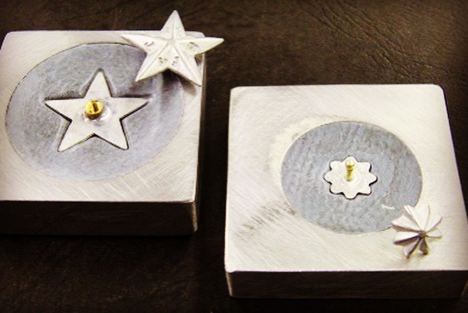  オリジナルデザイン・オーダーメイドのキーホルダー、ピンバッジ、ブランドオリジナル、お客様へのプレゼント、記念品、ノベルティー、販売の促進、、デザインやイメージからオンリーワンの金具を作ります。