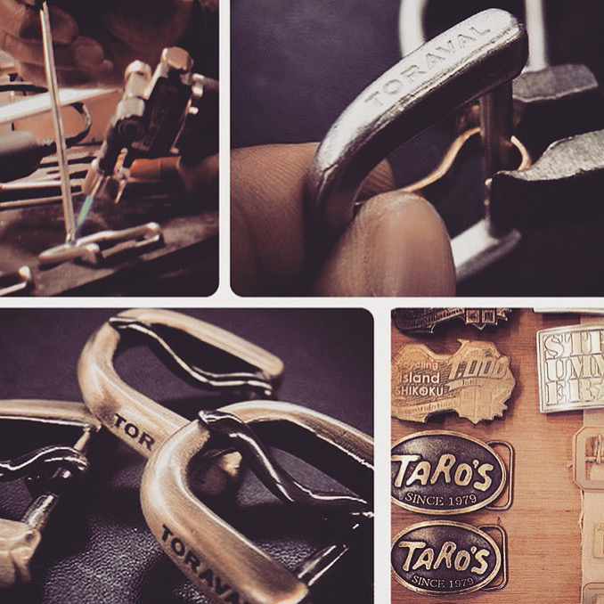  オリジナルデザインを形取ったオーダーメイドのネームバックルとロゴ入り本革ベルトのオーダー。完全オーダーメイドのオリジナルバックルと、イニシャルを素押しした特注ベルトの縫製から取り付けまで製作させていただきました。