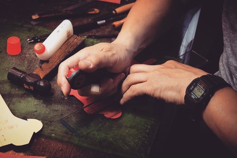 オーダーメイドで靴べらキーホルダーを製作することできます。真鍮製、ロゴやネーム、社名、ゴルフクラブ、イベント名などを自由に刻印。