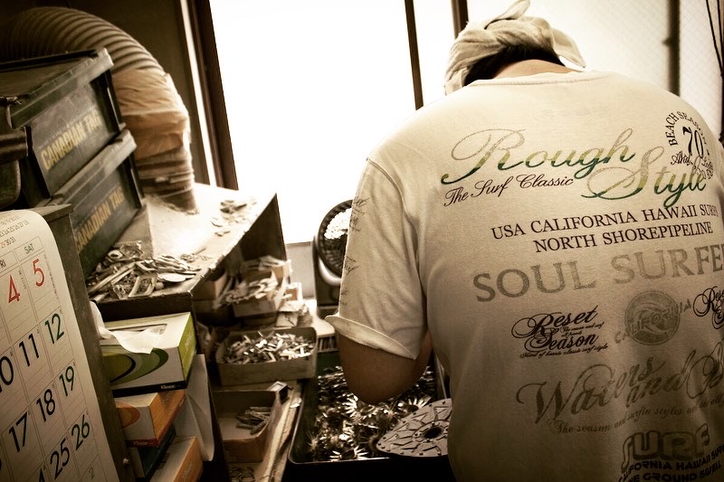 オーダーメイドのモノ作り。長年の経験と歴史を積み重ねてきたメタルハウスだからこそ作れる誰にも真似できないモノづくりがあります。