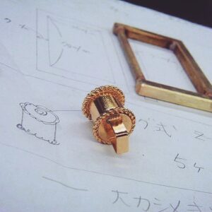 オーダーメイドのモノ作り。長年の経験と歴史を積み重ねてきたメタルハウスだからこそ作れる誰にも真似できないモノづくりがあります。