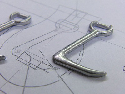 METAL  HOUSE   - about  metal fittings -　オリジナル・特注のロゴ入り、ジッパー、スライダー、引っぱり、ブローチ金具